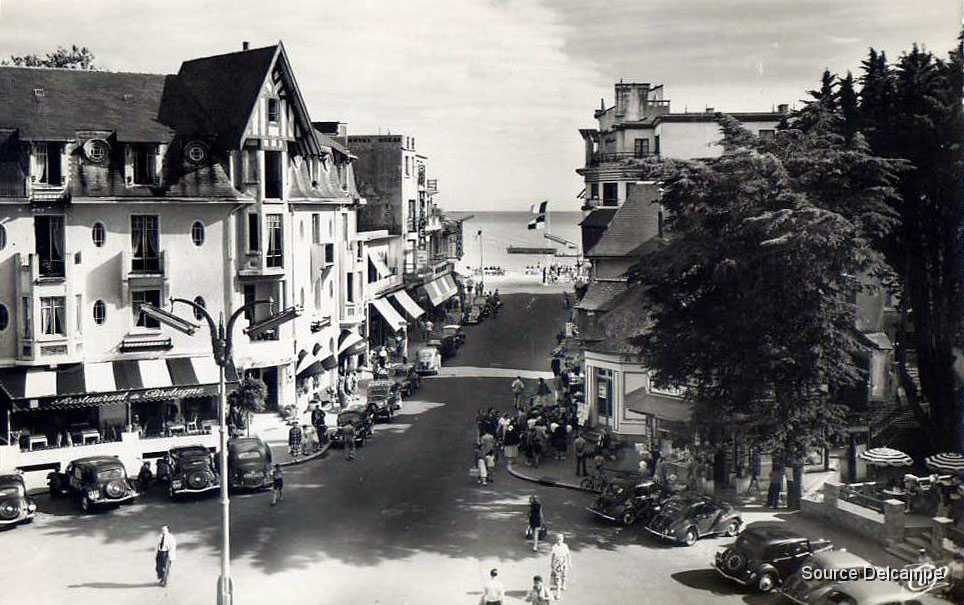 44 La Baule Place de la Chapelle.jpg